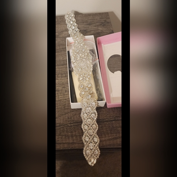 Accessories - Elegant Silver Wedding Belt With Box